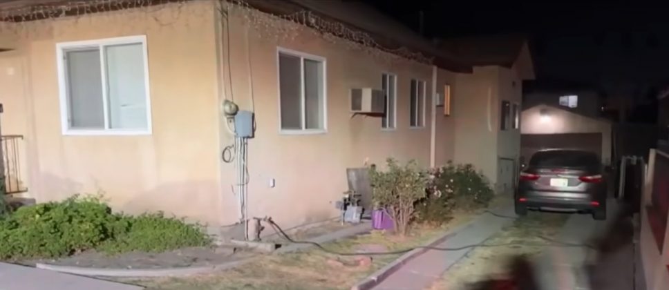 A idosa e sua família ouviram barulhos estranhos debaixo de sua casa durante semanas e pensaram que eram animais (Foto: Reprodução/NBC Los Angeles)