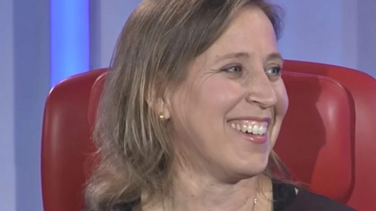 Susan Wojcicki, ex-CEO do YouTube, faleceu em agosto após dois anos lutando contra câncer de pulmão (Foto: Reprodução/YouTube)