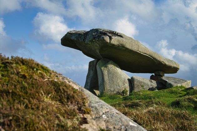 Pesquisadores descobriram que dois objetos do famoso Tesouro de Villena, localizado na Espanha, foram confeccionados com ferro proveniente de meteoritos (Foto: Unsplash)