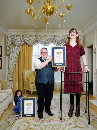 Ambas receberam certificados especiais do Guinness, reconhecendo seus feitos como ícones de inspiração e superação (Foto: Guinness World Records)