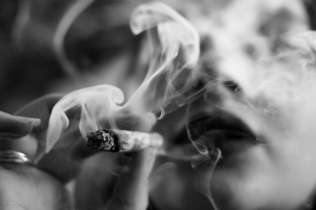 Proibição do tabaco para jovens nascidos entre 2006 e 2010 traria impacto significativo na saúde global (Foto: Unsplash)