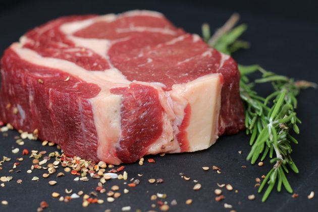 Um estudo publicado no final de outubro, no periódico científico Cancer Discovery, e conduzido por cientistas de agências do governo de Singapura, revelou a ligação entre o consumo de carne vermelha e o câncer (Foto: Pixabay)