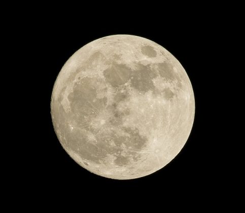 A superlua poderá ser vista nesta sexta-feira. (Imagem: pixabay)