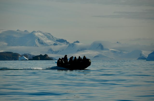 Denominada Expedição Internacional de Circum-Navegação Costeira Antártica, a iniciativa conta com a participação de cientistas de países como Rússia, Índia, China, Argentina, Chile e Peru (Foto: Unsplash)