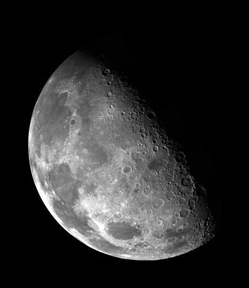 Ao analisar quase dois quilos de material lunar, cientistas identificaram grãos de lava com idades variando entre 2,8 bilhões e 4,2 bilhões de anos (Foto: Unsplash)