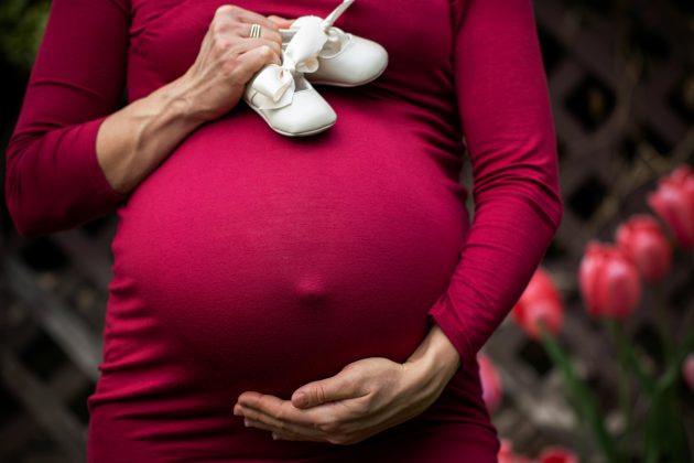 Gravidez: entenda o motivo das mulheres desejarem comer coisas inusitadas. (Foto: Pexels)