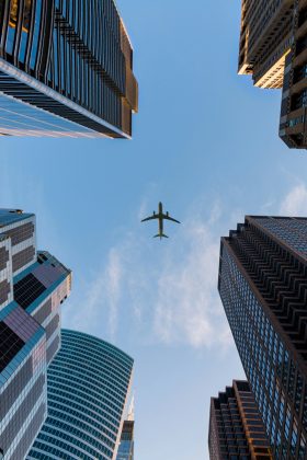 O temor de que possa acontecer uma turbulência durante uma viagem de avião é um dos maiores por qualquer passageiros. (Foto: Pexels)