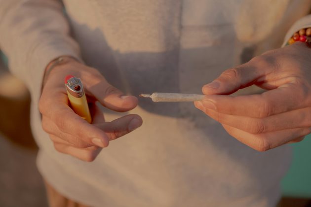 A discussão assídua sobre a legalização da maconha, e acerca do uso medicinal da Cannabis sativa, arqueólogos descobriram que antigos chineses fumavam maconha na região montanhosa da Ásia Central há cerca de 2.500 anos. (Foto: Pexels)