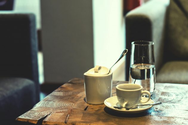 A depender sobre como a pessoa prepara sua bebida e o tipo de café que ela consome, há sim uma diferença na saúde. (Foto: Pexels)