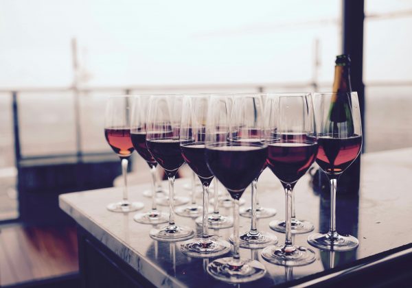 Beber vinho todos os dias faz mal à saúde. (Foto: Pexels)