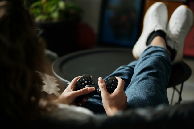 Jogar videogame deixa cérebro 14 anos mais jovem, revela estudo. (Foto: Pexels)