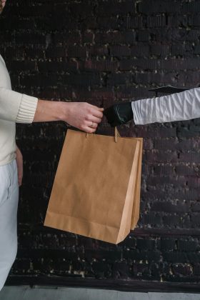 “Esperávamos efeitos colaterais positivos, como clientes mais conscientes do ponto de vista ambiental e que consomem menos produtos de plástico ou papel descartáveis”. (Foto: Pexels)