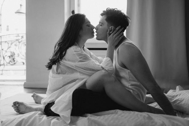 O profissional, ao qual também pode ser chamado de sexólogo, realiza um trabalho, em conjunto com seus clientes, para aumentar a qualidade de vida sexual, individual ou de um casal. (Foto: Pexels)