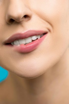 Segundo a especialista, ele não deve ser usado de fato como enxaguante, pois pode afetar a ação do flúor nos dentes. (Foto: Pexels)