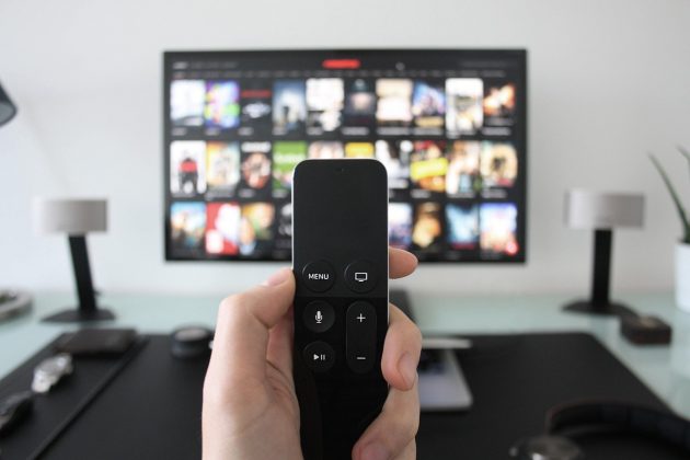 A TV digital revolucionou o sinal. Com o advento da TV digital, a qualidade de imagem e som melhorou drasticamente, marcando uma nova era no consumo audiovisual. (Foto: Pixabay)