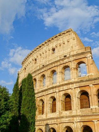 O lendário Coliseu de Roma, palco de combates épicos há quase dois milênios, será cenário de um evento especial em 2025 (Foto: Unsplash)