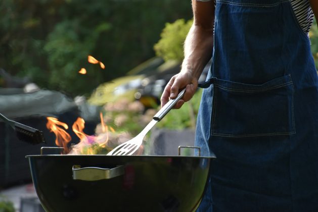 E sim, é seguro refrigerar alimentos ainda quentes, apesar do leve aumento no consumo de energia do eletrodoméstico (Foto: Unsplash)