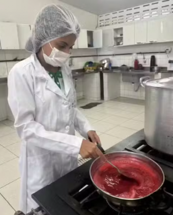 O canudo visa reduzir o impacto ambiental dos plásticos tradicionais. (Imagem: reprodução instagram)