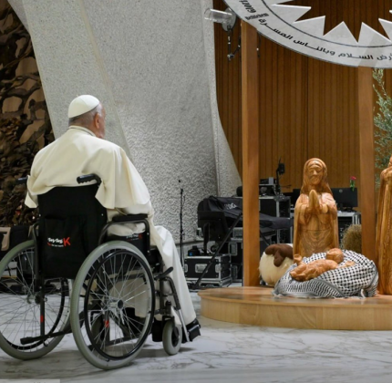 A cena do nascimento de Jesus foi representada com o menino envolto por uma kufiya. (Imagem: reprodução instagram)