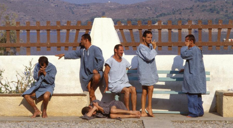 Entre elas, Leros guarda um capítulo particular que expõe feridas históricas ainda sensíveis (Foto: Instagram)