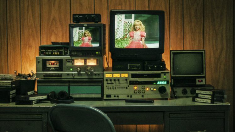 Quase três décadas após o brutal assassinato de JonBenet Ramsey, um novo detalhe pode trazer luz ao caso (Foto: X)