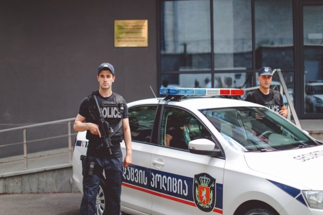 Autoridades suspeitam que as vítimas possam ter sido intoxicadas por monóxido de carbono, mas as causas exatas do incidente ainda estão sendo investigadas (Foto: X)