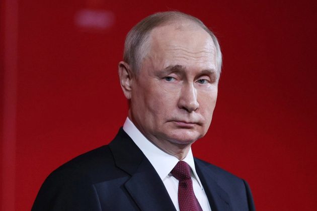 No sábado (28), o presidente russo Vladimir Putin expressou suas condolências ao presidente do Azerbaijão, Ilham Aliyev, após a queda de um avião da Azerbaijan Airlines, que resultou em 38 mortes (Foto: X)