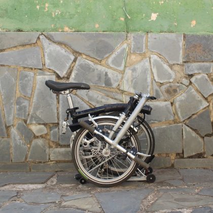 "As bicicletas dobráveis se tornaram uma escolha popular para quem busca praticidade no transporte urbano." (Imagem: pixabay)