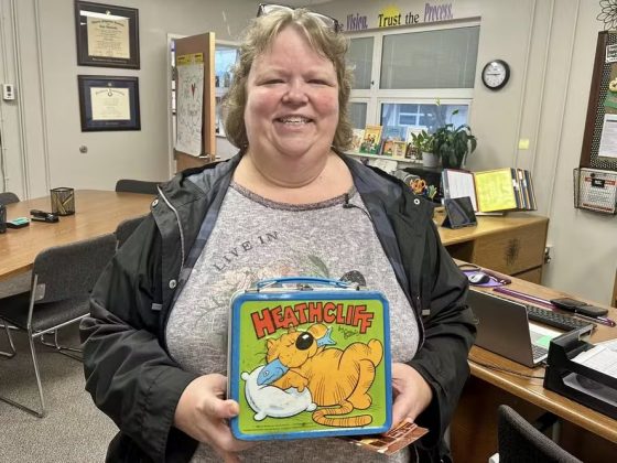 Após 42 anos, mulher reencontra lancheira que perdeu na escola quando ainda era criança (Foto: Roanoke City Public Schools/Facebook)