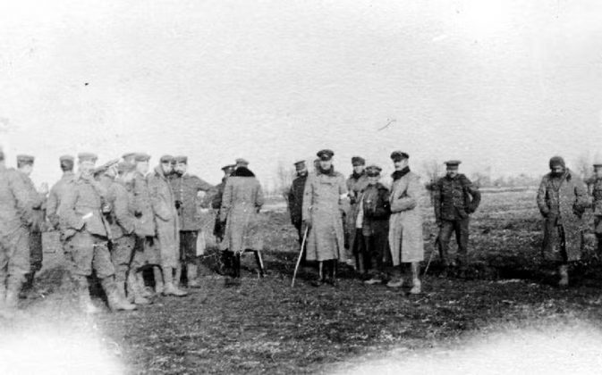 Trégua de Natal: o dia em que soldados rivais deixaram as armas de lado para jogar futebol (Foto: Internet, Public domain, via Wikimedia Commons)