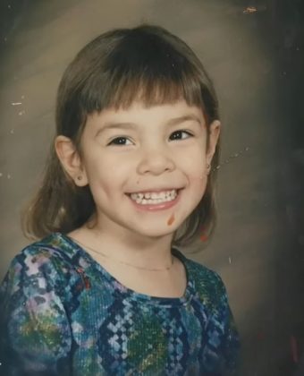 6 anos depois, a mãe reconheceu a filha em uma festa de aniversário. Diante da suspeita, conseguiu pegar fios de cabelo da menina, comprovando que era sua filha por meio de um teste de DNA (Foto: Reprodução/This Morning)