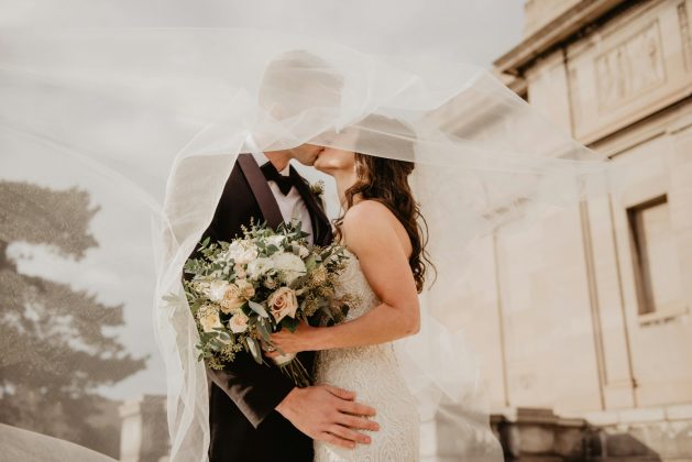 Planejar o casamento é um momento especial, e escolher a data certa pode fazer a diferença. De acordo com a astróloga Valerie Mesa, 2025 traz dias ideais e outros para evitar ao subir ao altar (Foto: Pexels)