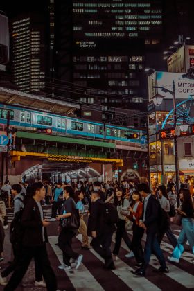 Em resposta à grave crise demográfica enfrentada pelo Japão, a administração de Tóquio anunciou planos para introduzir uma semana de trabalho de quatro dias para funcionários públicos (Foto: Unsplash)