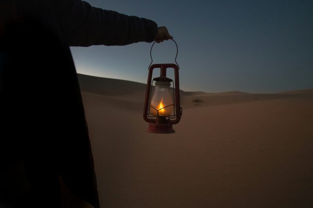 Embora a tecnologia LED tenha revolucionado o mercado de iluminação, as lâmpadas modernas ainda não conseguem rivalizar com a durabilidade desse artefato histórico (Foto: X)