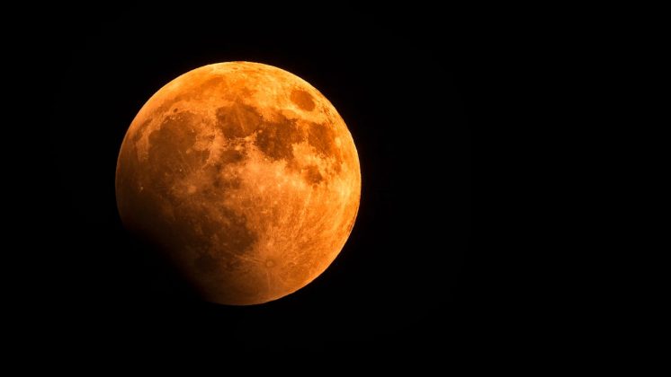 5. Lua de sangue em março Em 14 de março, o eclipse total dará à Lua uma cor avermelhada. Outro espetáculo ocorre em 7 de setembro, com visibilidade maior no Brasil (Foto: Pexels)