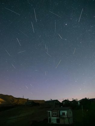 10. Chuva de meteoros Geminídeas: Em 14 de dezembro, veja até 120 meteoros por hora. Essa chuva é famosa pelas “estrelas cadentes” coloridas e brilhantes (Foto: Pexels)