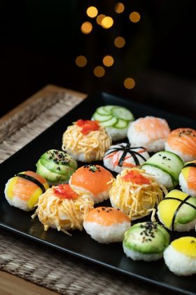 "O sushi conquistou o mundo, mas suas origens são chinesas." (Imagem: Pixabay)