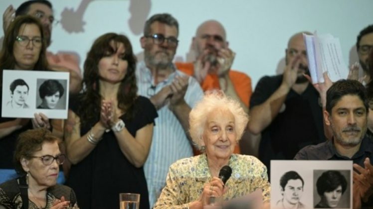 Segundo a organização, a jovem encontrada é filha de Noemí Beatriz Macedo e Daniel Alfredo Inama, militantes sequestrados em 1977 (Foto: X)