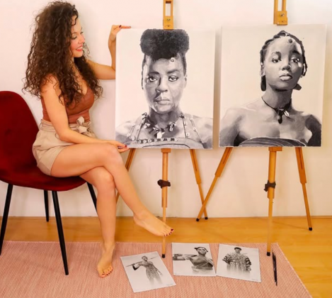 A artista holandesa impressiona ao criar várias obras ao mesmo tempo. (Imagem: reprodução Instagram/ @rajacenna)