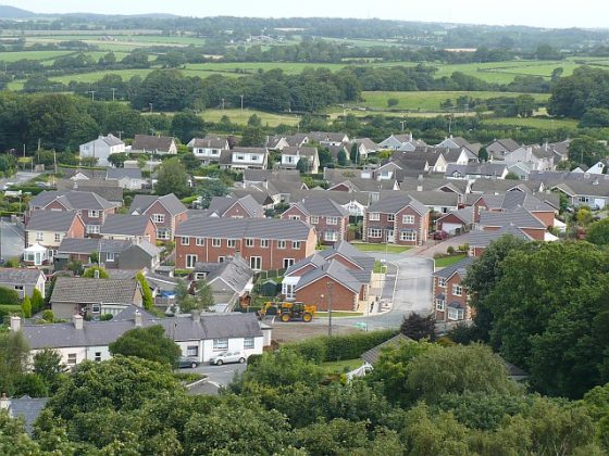 Conheça a cidade com o nome mais longo do mundo (Foto: Robin Drayton / Llanfair Pwllgwyngyll roofscape)