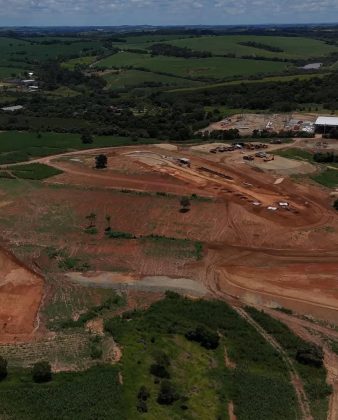 Recentemente, novas imagens revelaram o início da construção da principal atração do parque: a montanha-russa mais alta e rápida do Brasil, que também se tornará a mais imponente da América Latina (Foto: Youtube/TuiadeVideo)