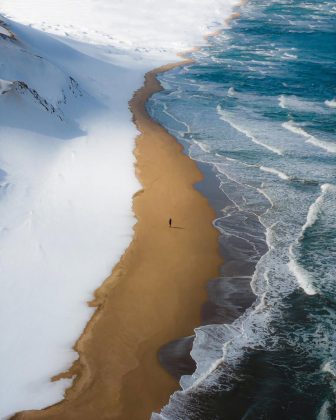 No Japão, existe um lugar fascinante onde neve, areia e mar se encontram (Foto: Reprodução/Instagram/@ag.lr.88)