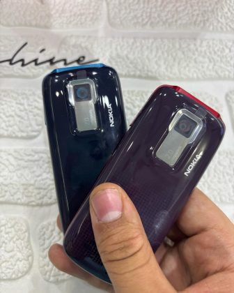 "Os celulares eram do modelo Nokia BM222, de tamanho reduzido." (imagem: reprodução Instagram)