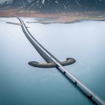 A rota serpenteia por paisagens naturais de tirar o fôlego, com vistas deslumbrantes do mar e das montanhas (Foto: Reprodução/Instagram)