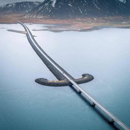 Localizada na península de Snæfellsnes, ao norte de Reykjavik, a estrada impressiona pela sua forma (Foto: Reprodução/Instagram)