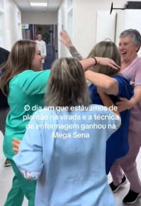 No vídeo que viralizou, ela e colegas de plantão vibram ao pensar que seguravam o bilhete premiado (Foto: Reprodução/TikTok)