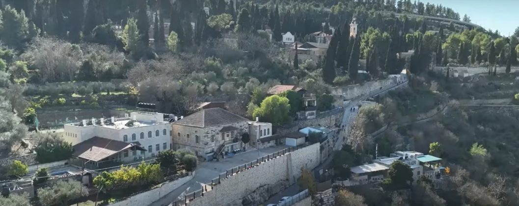 A descoberta, ocorrida em dezembro, ressalta o papel de Ein Karem na Terra Santa, especialmente durante o período natalino, destacando sua centralidade para os cristãos (Foto: Emil Aladjem/Autoridade de Antiguidades de Israel)