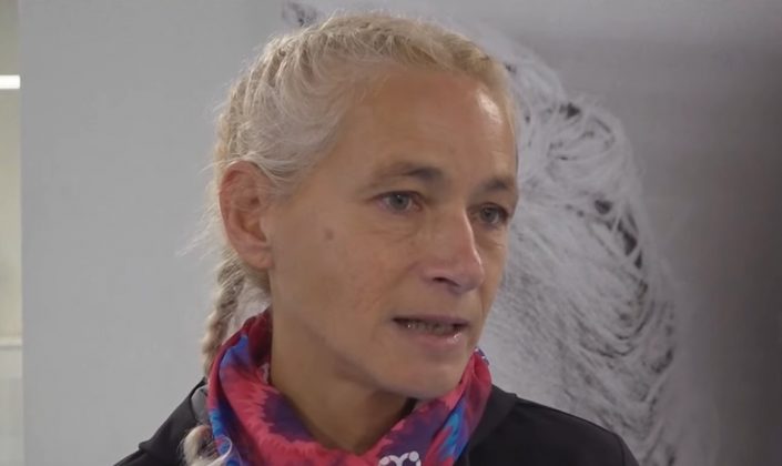 Hilde Dosogne, de 55 anos, realizou um feito extraordinário em 2024. A belga correu uma maratona por dia durante o ano inteiro, somando 366 maratonas consecutivas (Foto: Reprodução/France24)