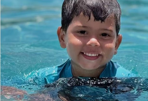 Após afogamento em piscina, menino acorda de coma sem conseguir andar, falar e enxergar (Foto: Reprodução/Instagram/@paulalaryssa5)