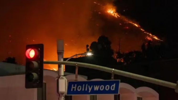 Os incêndios florestais que atingem Los Angeles desde o início da semana estão impactando gravemente a indústria do entretenimento. Como resultado, filmes, séries e eventos de Hollywood interromperam suas atividades devido à fumaça e aos riscos de segurança (Foto: Reprodução/BBC)